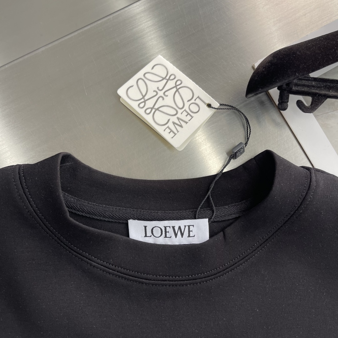 -LOEW 2025秋冬新款时尚休闲打底衫长袖T恤。精选进口高密度双面拉架棉面料，精致原版logo打造，