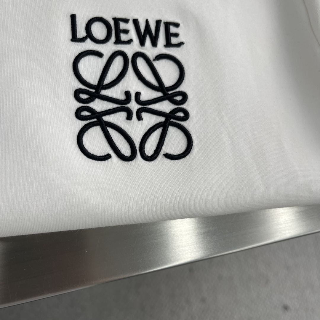 -LOEW 2025秋冬新款时尚休闲打底衫长袖T恤。精选进口高密度双面拉架棉面料，精致原版logo打造，