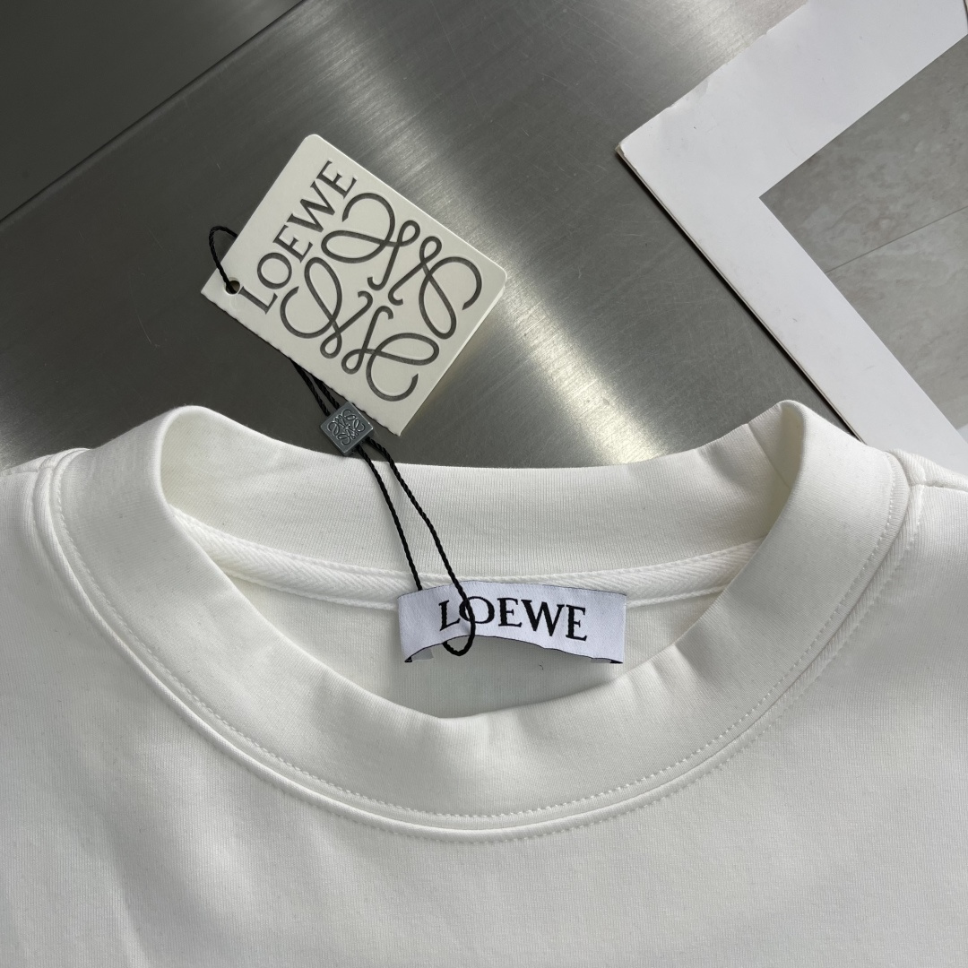 -LOEW 2025秋冬新款时尚休闲打底衫长袖T恤。精选进口高密度双面拉架棉面料，精致原版logo打造，