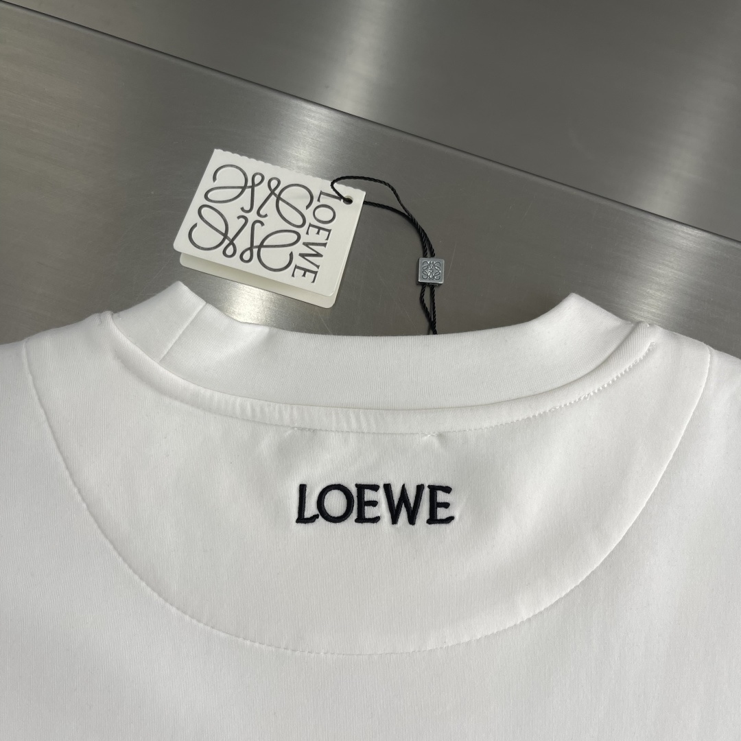-LOEW 2025秋冬新款时尚休闲打底衫长袖T恤。精选进口高密度双面拉架棉面料，精致原版logo打造，