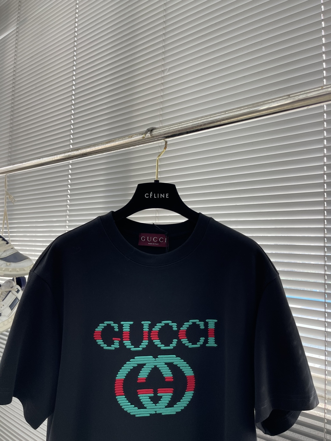 -GUCC 25fw新品互扣式双G印花圆领加厚短袖T恤，胸前正面缀饰精致而不失内敛的细节品牌标识，早秋系