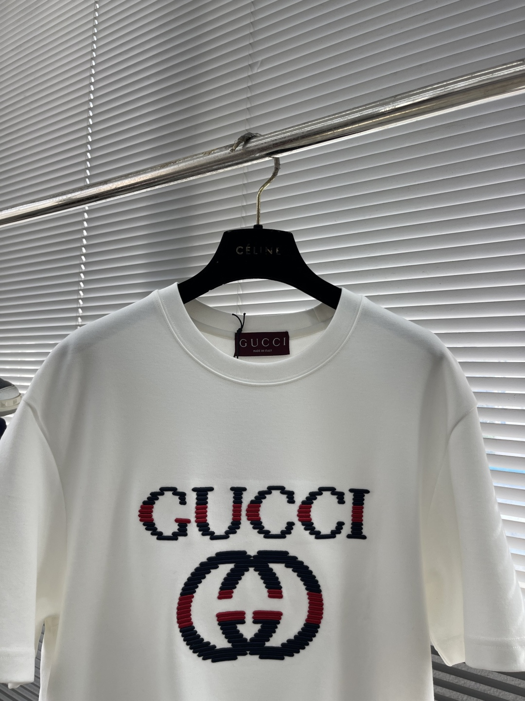 -GUCC 25fw新品互扣式双G印花圆领加厚短袖T恤，胸前正面缀饰精致而不失内敛的细节品牌标识，早秋系