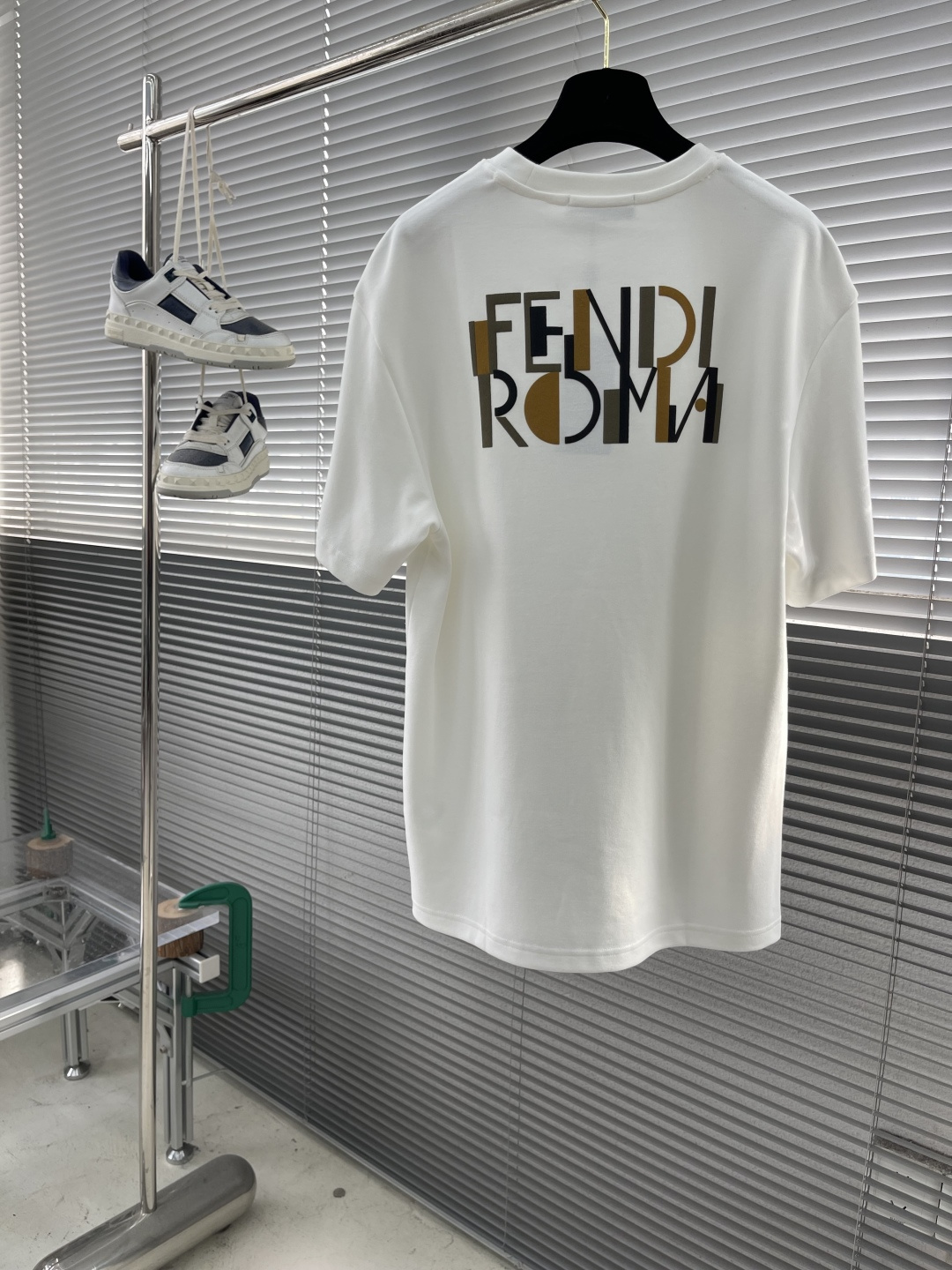 -FEND VIP高级定制 秋季新款短袖打底 立体logo 百搭款式 任何人都可以轻松驾驭 面料全订制工