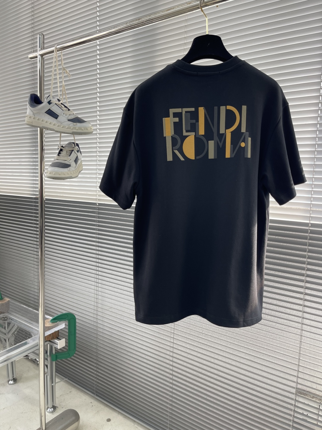 -FEND VIP高级定制 秋季新款短袖打底 立体logo 百搭款式 任何人都可以轻松驾驭 面料全订制工