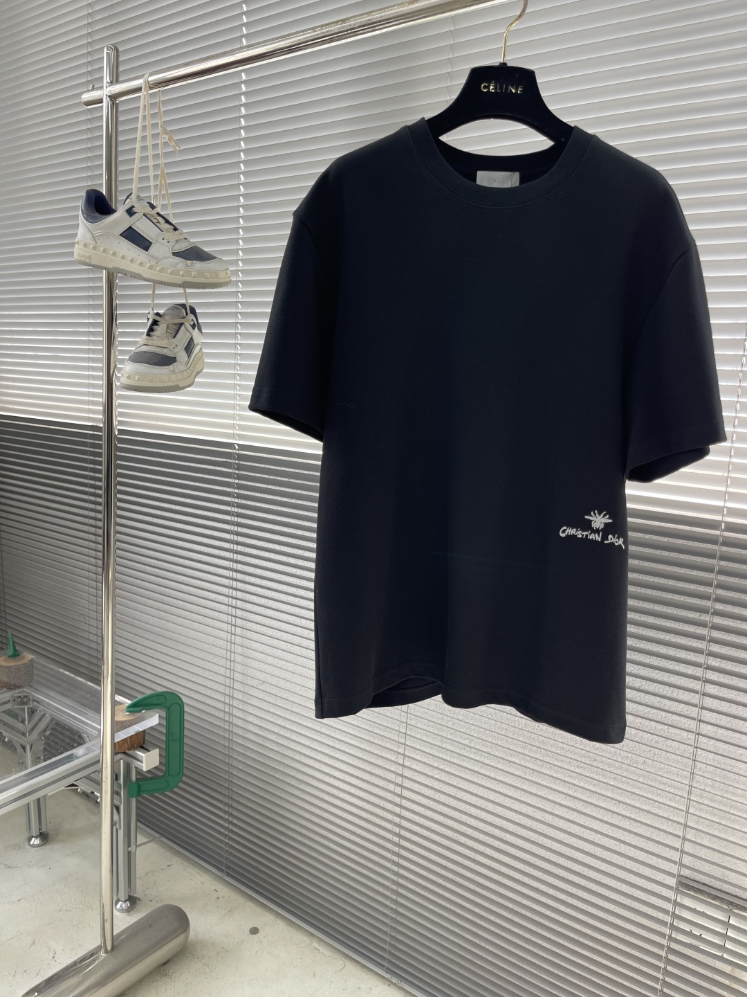 -Dio 小迪下摆蜜蜂签名刺绣纯棉短袖T恤 时髦百搭小蜜蜂经典T，小迪高级极简系列，宽松OS版型裁剪，不