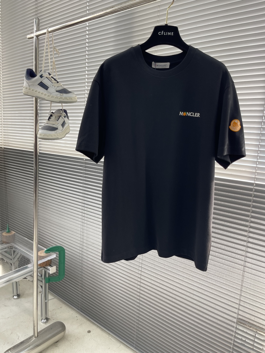 -mon 2025新款圆领短袖T恤定制面料 透气舒适度高，细节无可挑剔，品牌元素设计理念，体现高品质。手