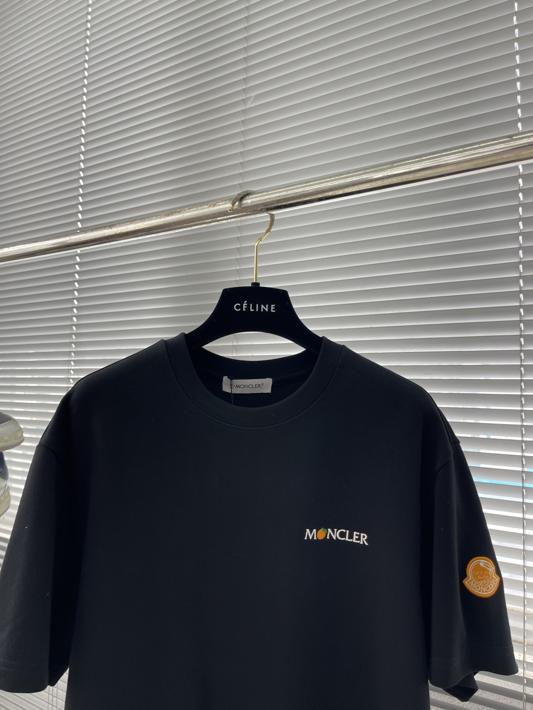 -mon 2025新款圆领短袖T恤定制面料 透气舒适度高，细节无可挑剔，品牌元素设计理念，体现高品质。手