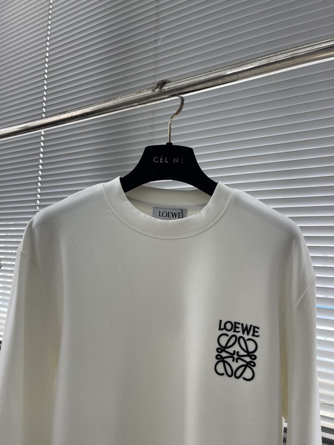 -LOEW 2025秋冬新款时尚休闲打底衫长袖T恤。精选进口高密度双面拉架棉面料，精致原版logo打造，