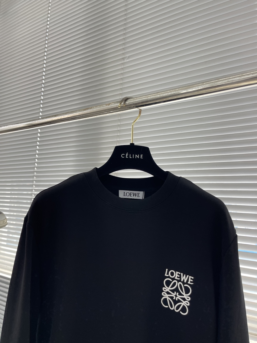 -LOEW 2025秋冬新款时尚休闲打底衫长袖T恤。精选进口高密度双面拉架棉面料，精致原版logo打造，