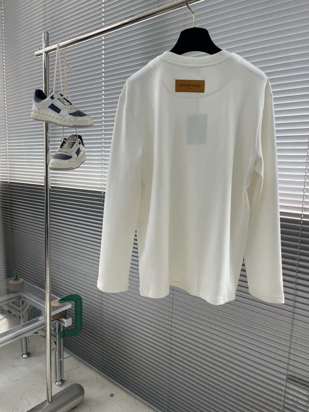 -驴牌 2025秋冬新款时尚休闲打底衫长袖T恤。精选进口高密度双面拉架棉面料，精致原版logo打造，舒适