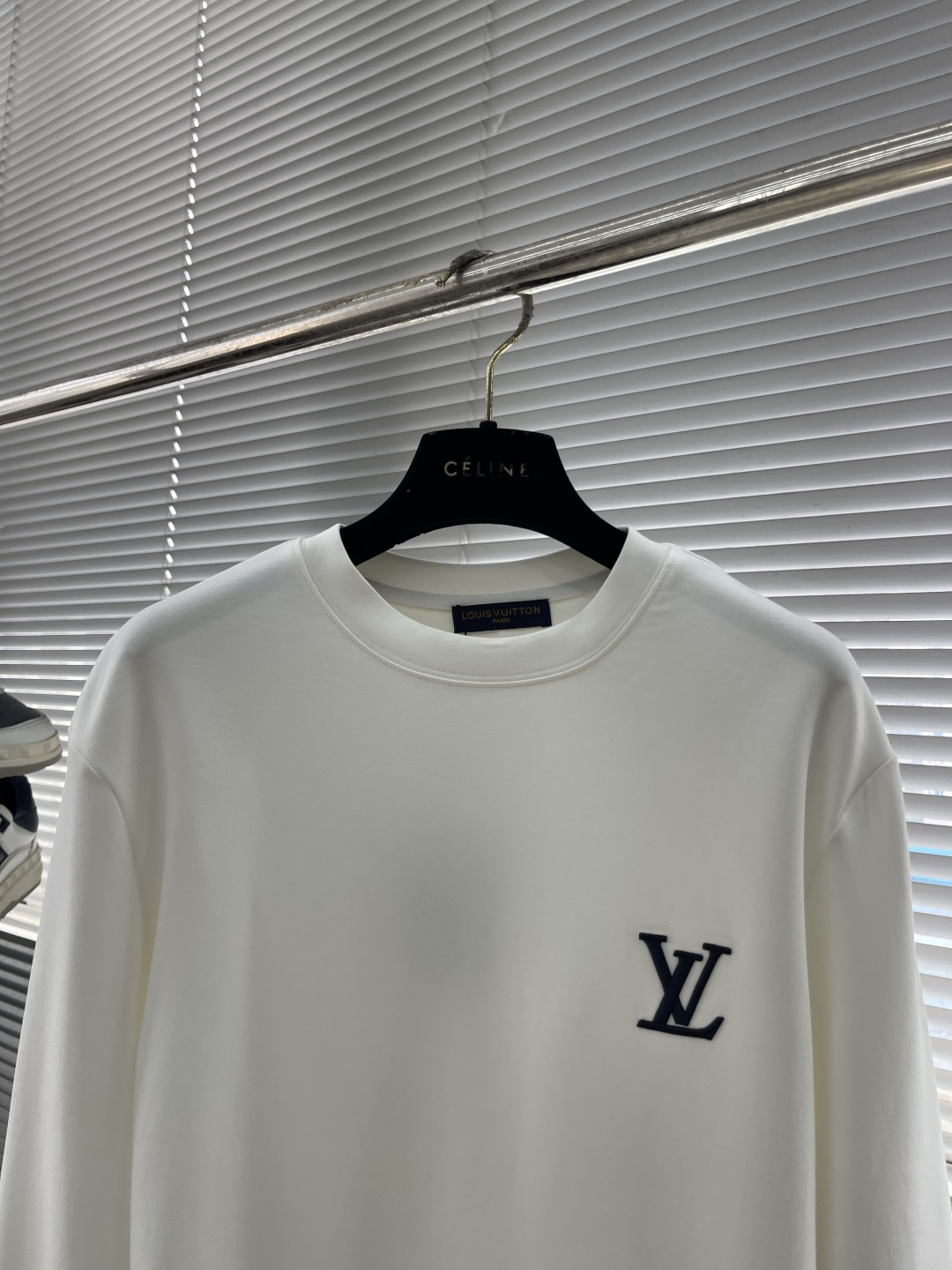 -驴牌 2025秋冬新款时尚休闲打底衫长袖T恤。精选进口高密度双面拉架棉面料，精致原版logo打造，舒适