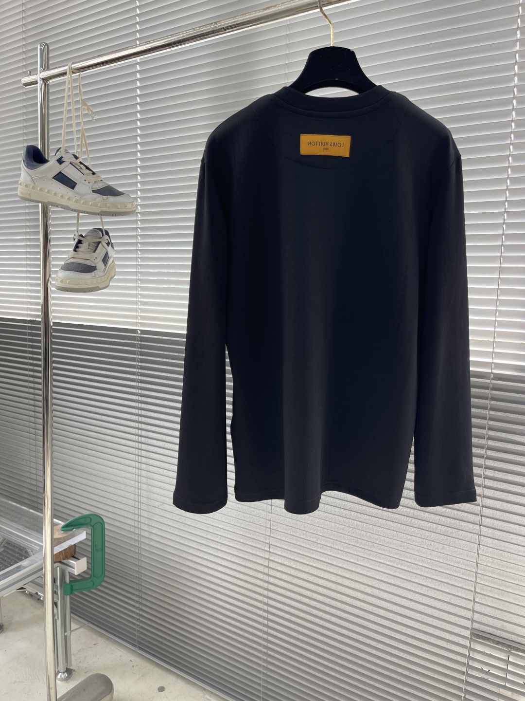 -驴牌 2025秋冬新款时尚休闲打底衫长袖T恤。精选进口高密度双面拉架棉面料，精致原版logo打造，舒适