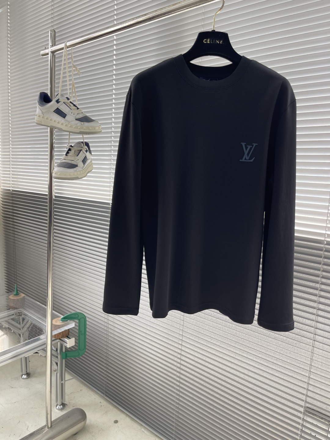 -驴牌 2025秋冬新款时尚休闲打底衫长袖T恤。精选进口高密度双面拉架棉面料，精致原版logo打造，舒适