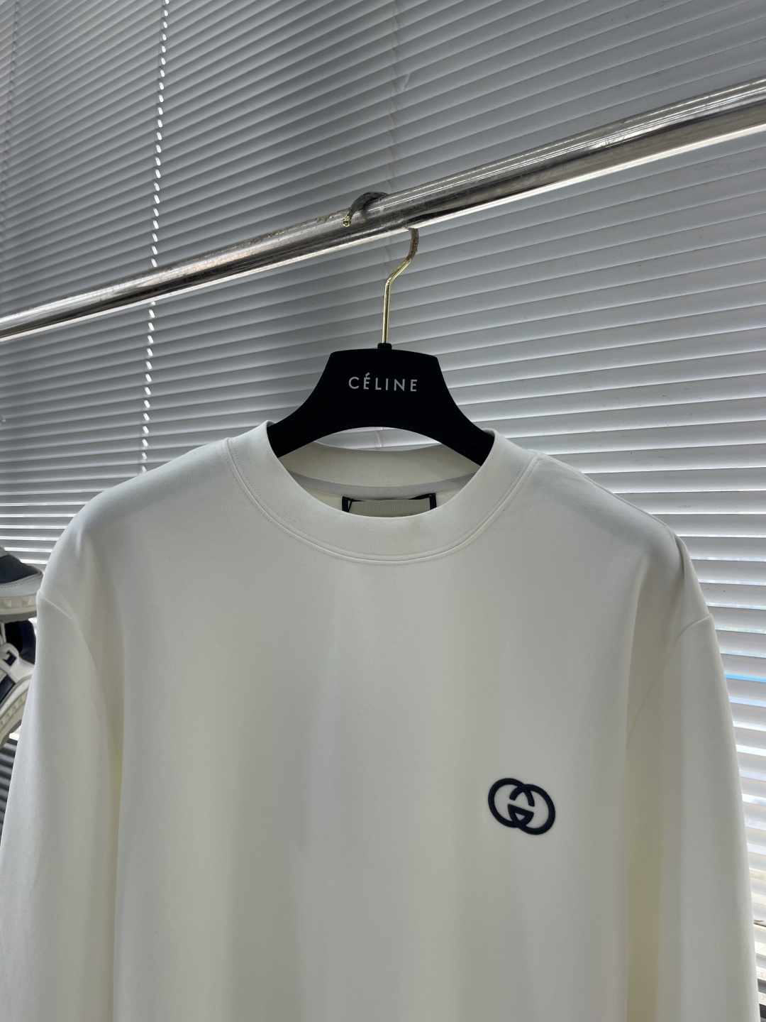 -GUCC 2025秋冬新款时尚休闲打底衫长袖T恤精选进口高密度双面拉架棉面料，精致原版logo打造，舒