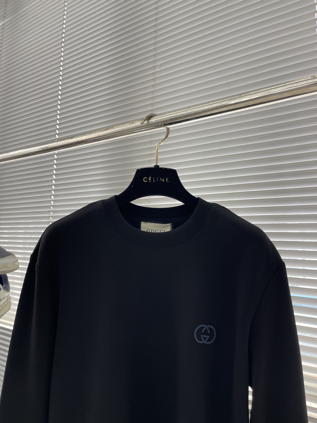 -GUCC 2025秋冬新款时尚休闲打底衫长袖T恤精选进口高密度双面拉架棉面料，精致原版logo打造，舒