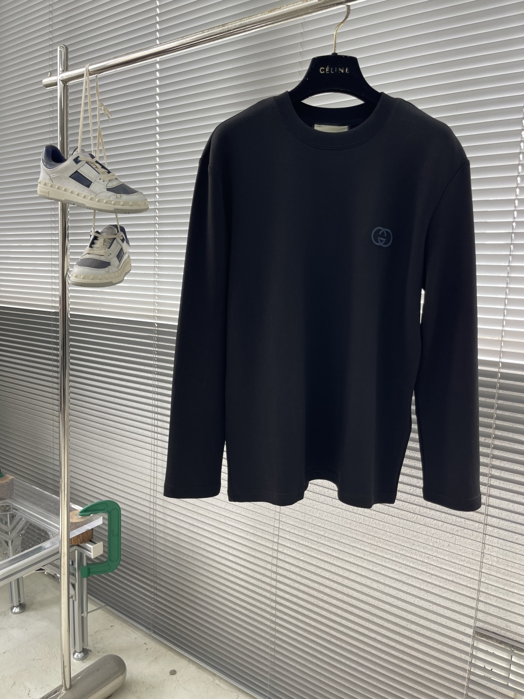 -GUCC 2025秋冬新款时尚休闲打底衫长袖T恤精选进口高密度双面拉架棉面料，精致原版logo打造，舒