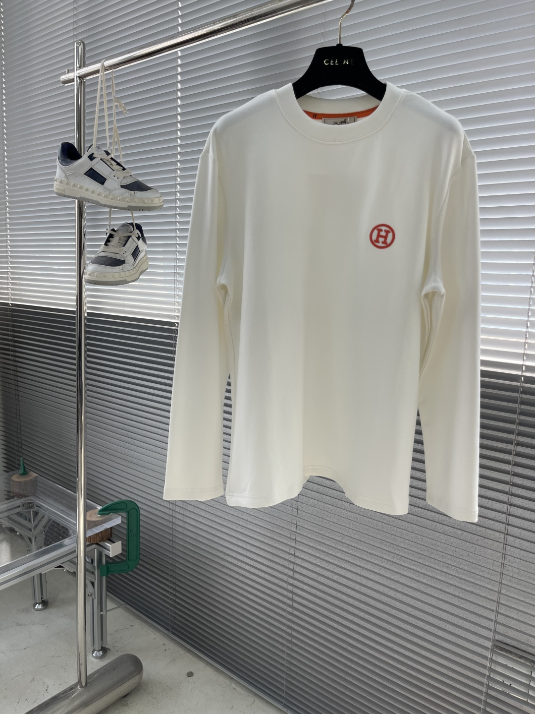 -Herme 2025秋冬新款时尚休闲打底衫长袖T恤精选进口高密度双面拉架棉面料，精致原版logo打造，