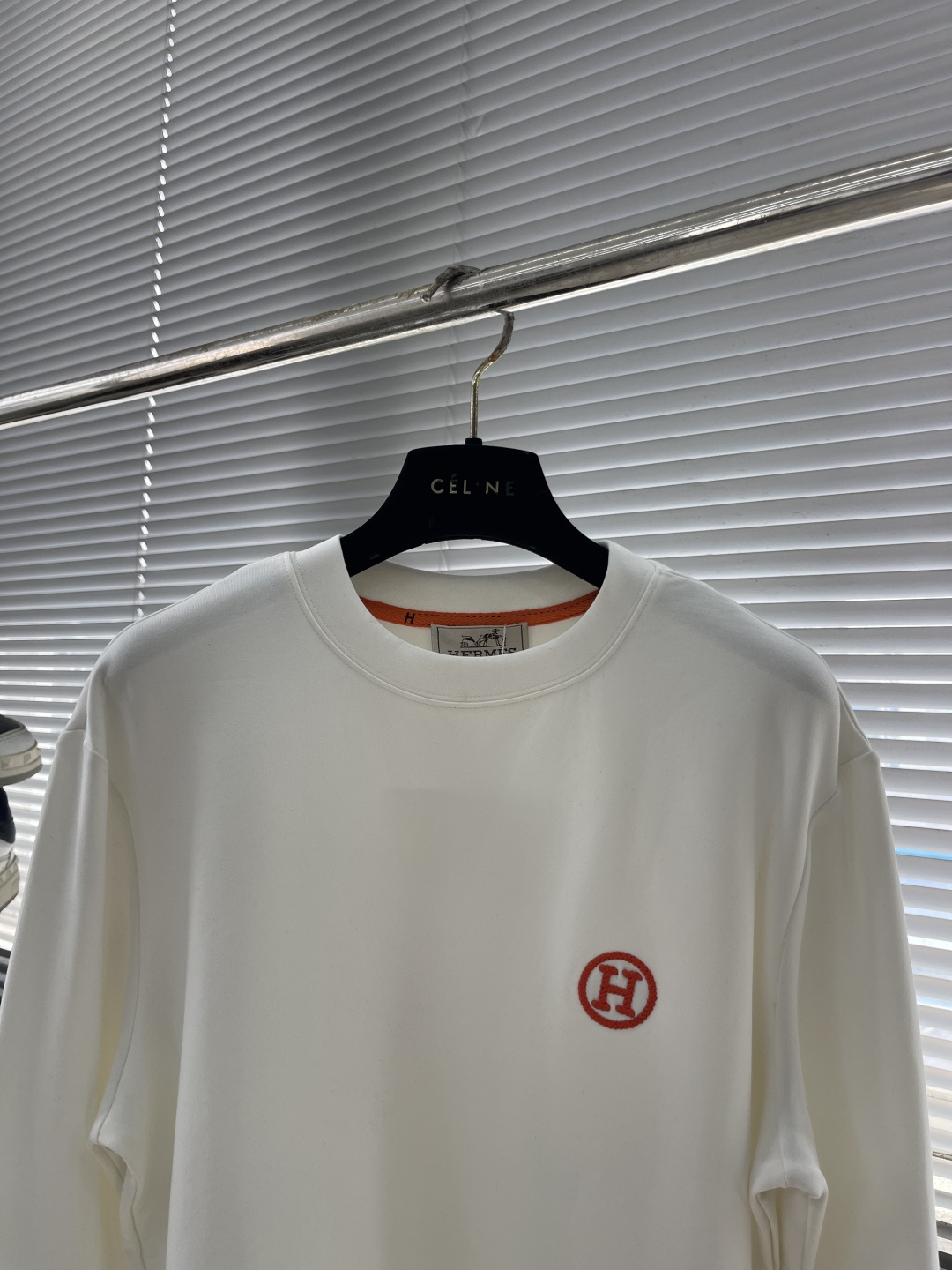 -Herme 2025秋冬新款时尚休闲打底衫长袖T恤精选进口高密度双面拉架棉面料，精致原版logo打造，