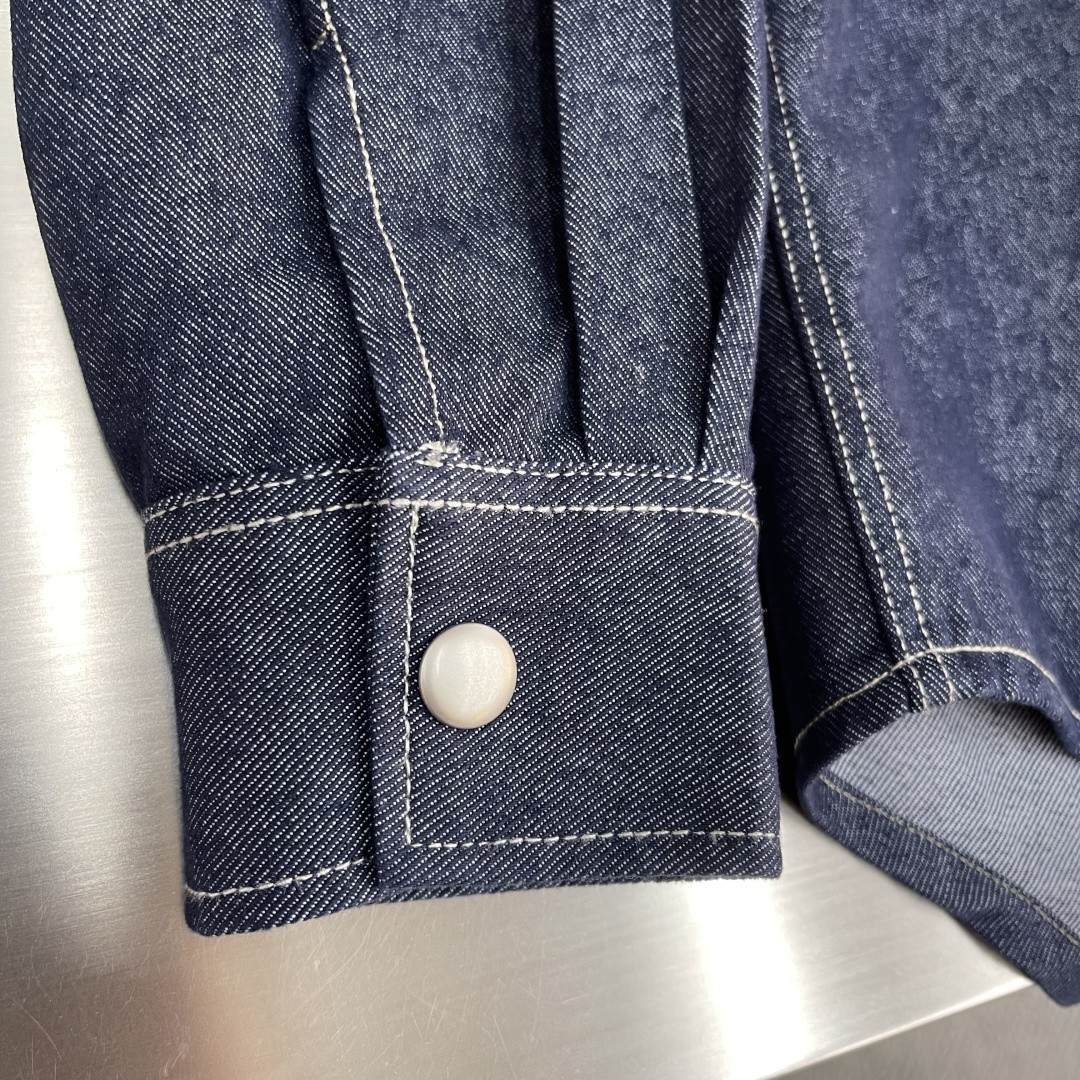 -PRAD 2025男士 秋季最新款纯色长袖三角标牛仔外套 简约到了极致就是经典！！版型实在太好了，上身