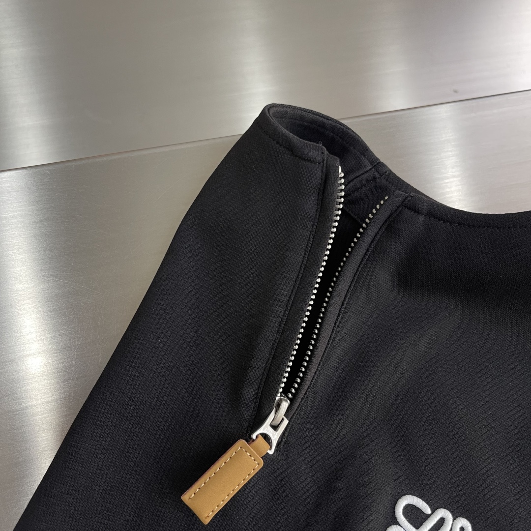 -LOEW 25fw新款秋冬打底卫衣，街头与户外的碰撞～～大家都知道这款卫衣采进口面料制成．采用进口专机