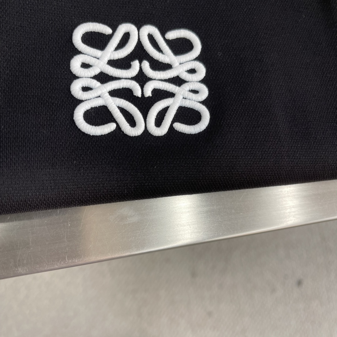 -LOEW 25fw新款秋冬打底卫衣，街头与户外的碰撞～～大家都知道这款卫衣采进口面料制成．采用进口专机