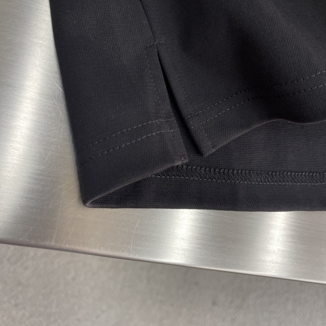 -LOEW 25fw新款秋冬打底卫衣，街头与户外的碰撞～～大家都知道这款卫衣采进口面料制成．采用进口专机