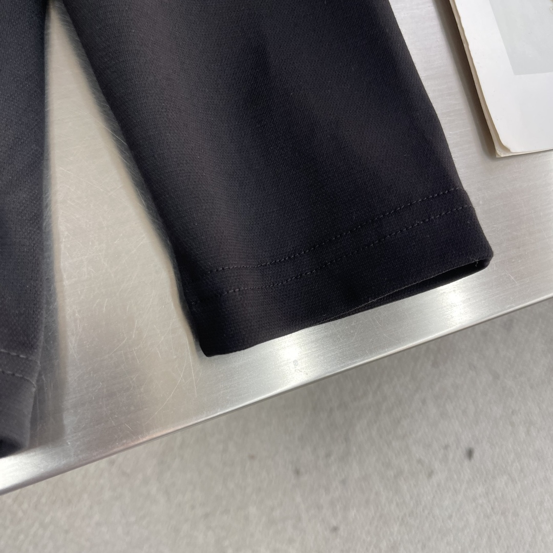 -LOEW 25fw新款秋冬打底卫衣，街头与户外的碰撞～～大家都知道这款卫衣采进口面料制成．采用进口专机