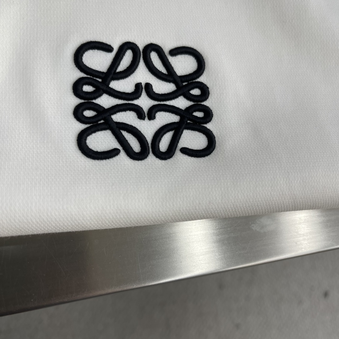 -LOEW 25fw新款秋冬打底卫衣，街头与户外的碰撞～～大家都知道这款卫衣采进口面料制成．采用进口专机