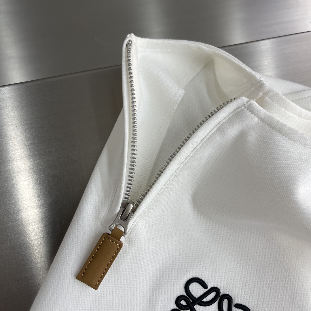 -LOEW 25fw新款秋冬打底卫衣，街头与户外的碰撞～～大家都知道这款卫衣采进口面料制成．采用进口专机