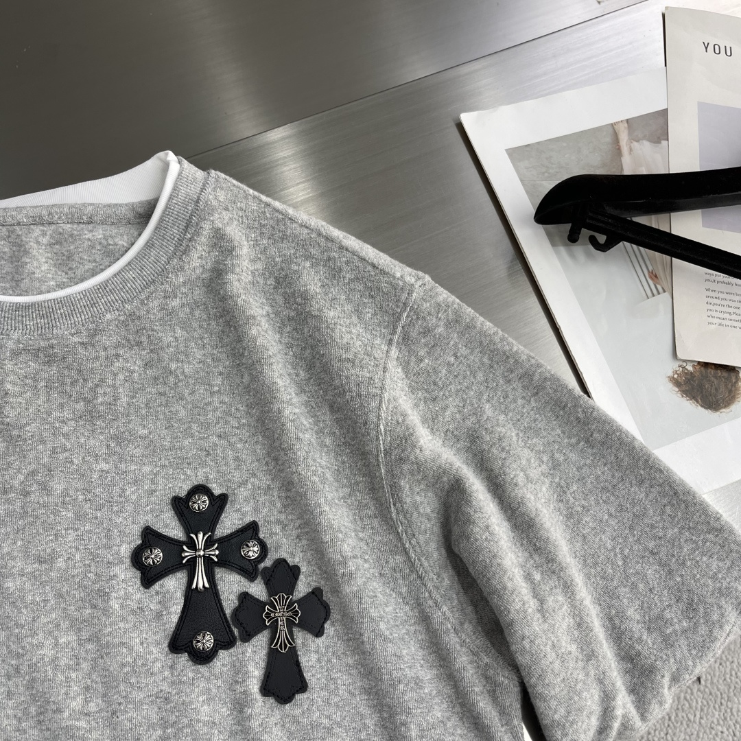 -CH 克罗心 新款秋冬打底卫衣，街头与户外的碰撞～～大家都知道这款长袖采进口面料制成．采用进口专机立体