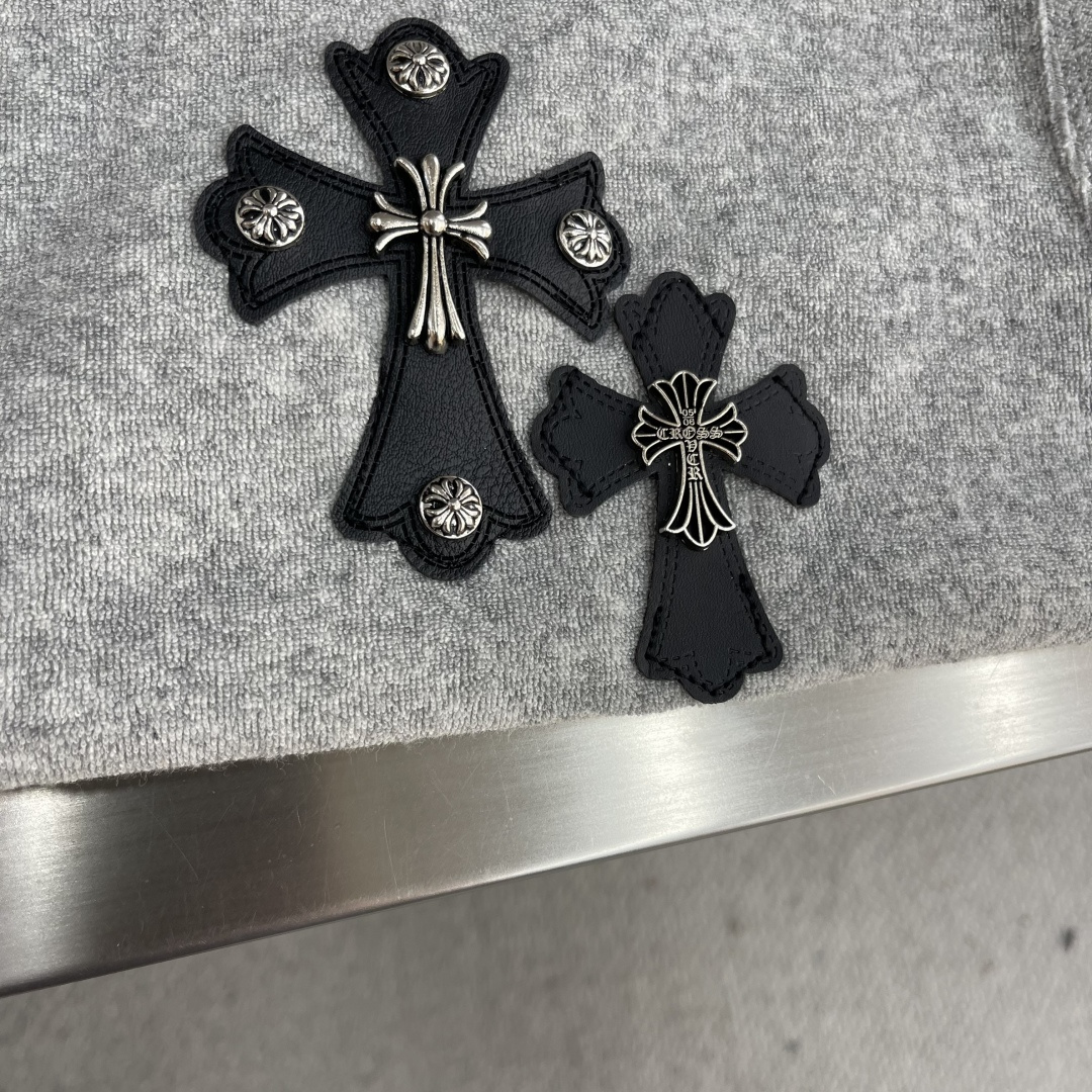 -CH 克罗心 新款秋冬打底卫衣，街头与户外的碰撞～～大家都知道这款长袖采进口面料制成．采用进口专机立体