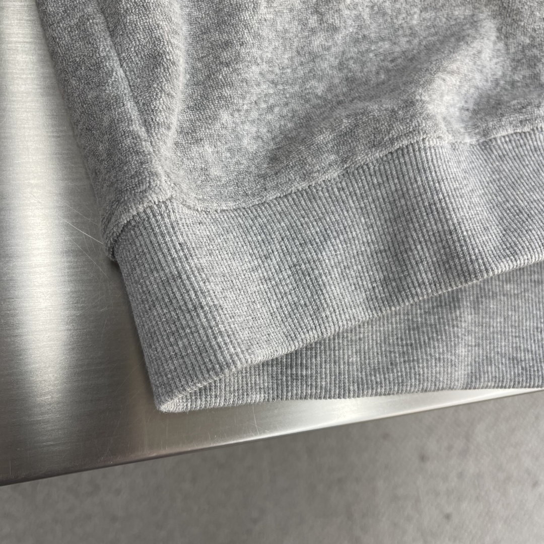 -CH 克罗心 新款秋冬打底卫衣，街头与户外的碰撞～～大家都知道这款长袖采进口面料制成．采用进口专机立体