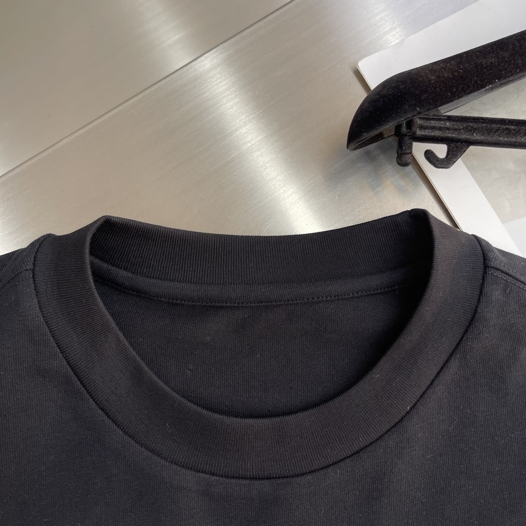 -Dio 2025秋冬系列长袖打底T恤码数：M-5XL 微阔版型绒感双纱面料，面料表面食毛做磨毛工艺肌理