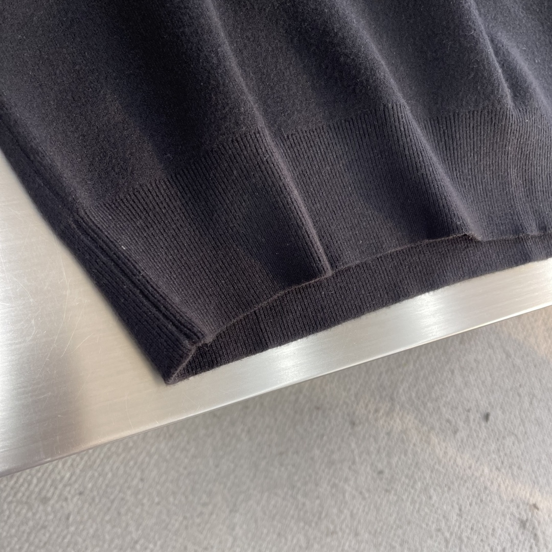 -驴牌 2025秋冬系列针织毛衣尺码: M-3XL 微阔版型工艺：亲肤柔软 保暖性好 抗起球 上身时尚潮