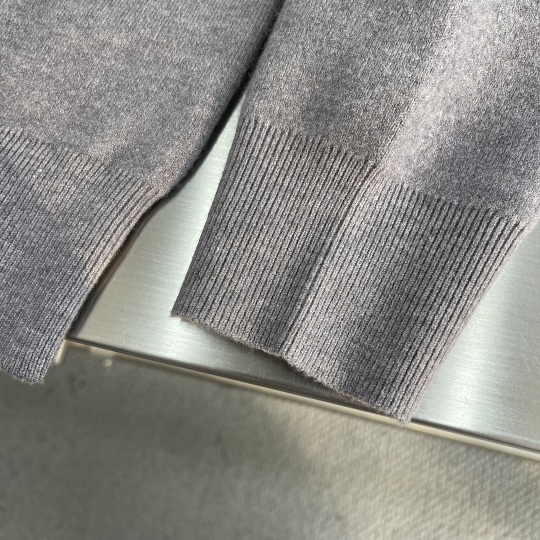 -驴牌 2025秋冬系列针织毛衣尺码: M-3XL 微阔版型工艺：亲肤柔软 保暖性好 抗起球 上身时尚潮