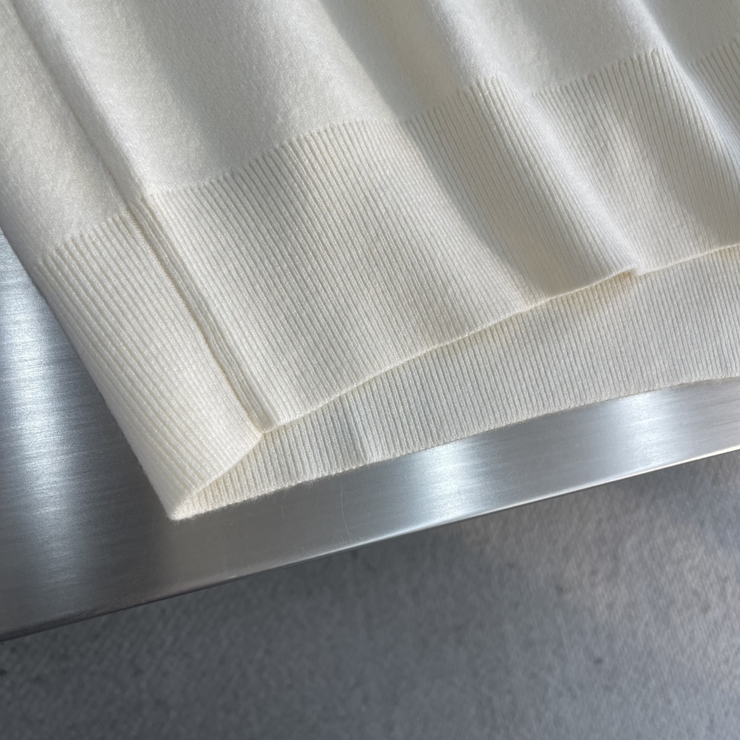 -驴牌 2025秋冬系列针织毛衣尺码: M-3XL 微阔版型工艺：亲肤柔软 保暖性好 抗起球 上身时尚潮