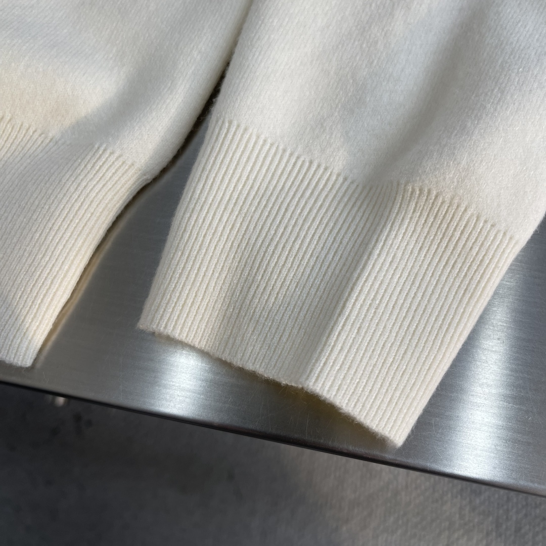 -驴牌 2025秋冬系列针织毛衣尺码: M-3XL 微阔版型工艺：亲肤柔软 保暖性好 抗起球 上身时尚潮