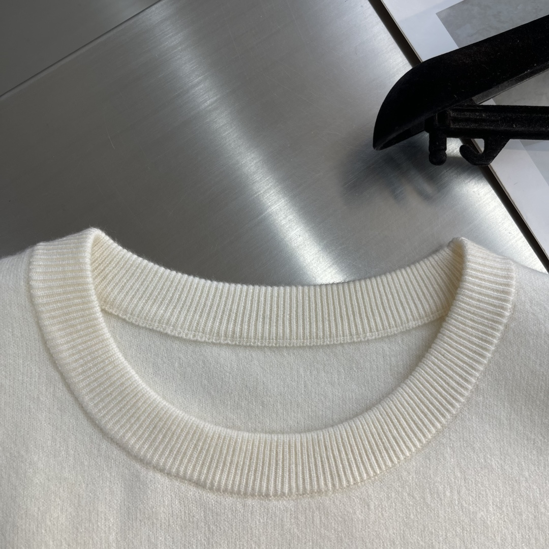 -驴牌 2025秋冬系列针织毛衣尺码: M-3XL 微阔版型工艺：亲肤柔软 保暖性好 抗起球 上身时尚潮