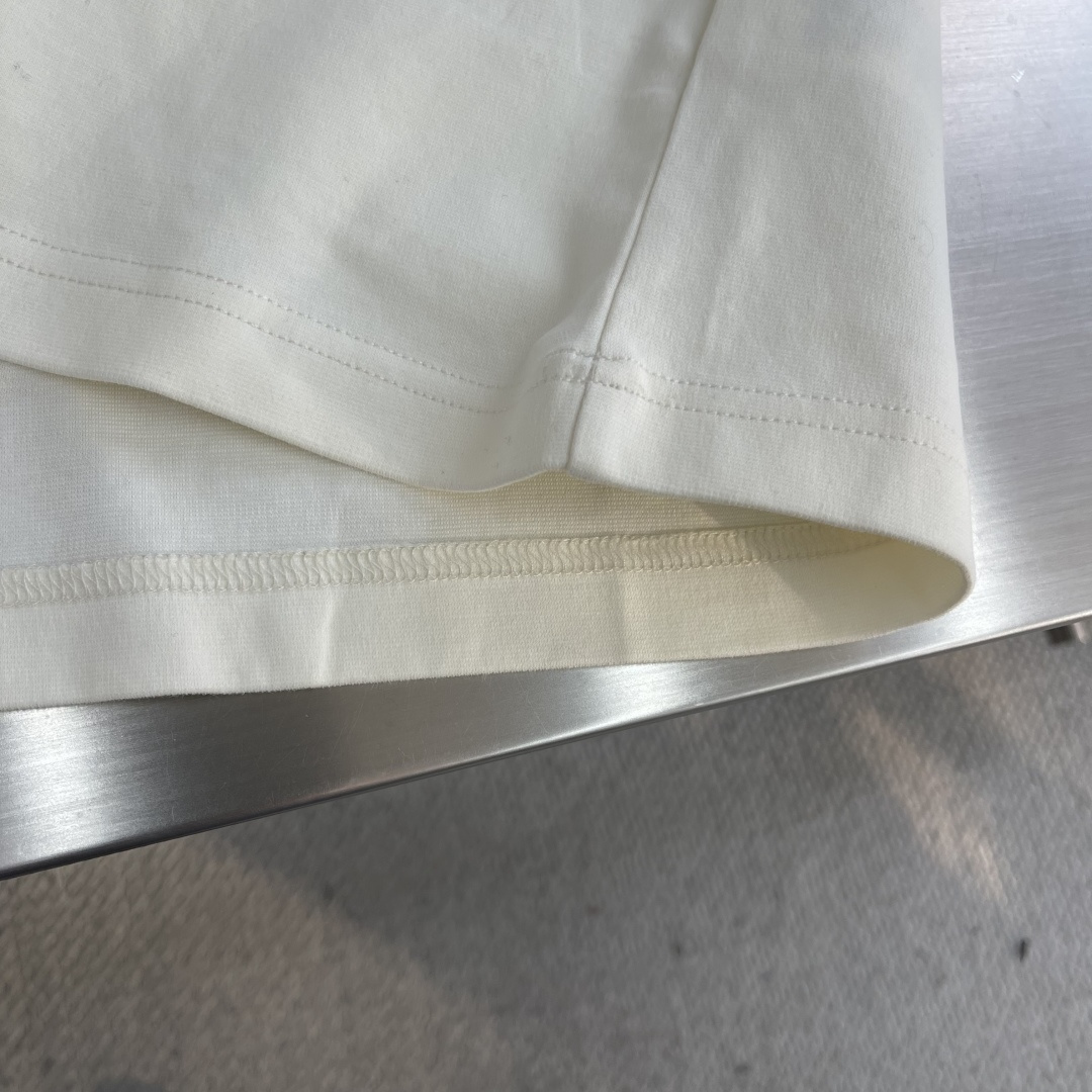 -Dio 2025秋冬系列休闲长袖T恤码数：M-5XL 微阔版型潮流罗马磨毛。面料表面刷毛做磨毛工艺与特