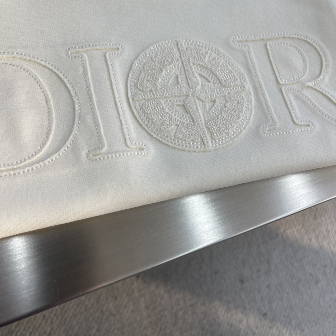 -Dio 2025秋冬系列休闲长袖T恤码数：M-5XL 微阔版型潮流罗马磨毛。面料表面刷毛做磨毛工艺与特