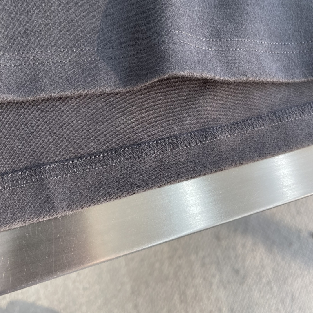 -FEND 2025秋冬系列长袖打底T码数：M-5XL 常规版型抗菌保暖棉。面料布面细腻，延展性强，光泽