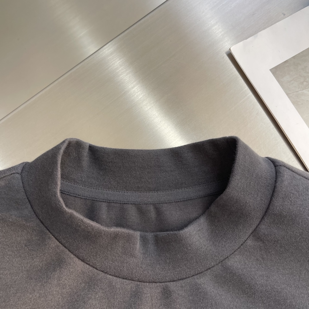 -FEND 2025秋冬系列长袖打底T码数：M-5XL 常规版型抗菌保暖棉。面料布面细腻，延展性强，光泽