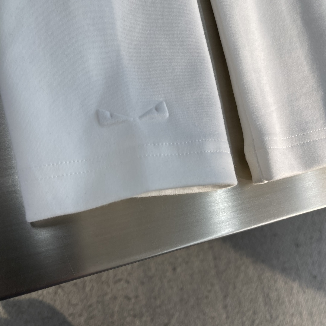 -FEND 2025秋冬系列长袖打底T码数：M-5XL 常规版型抗菌保暖棉。面料布面细腻，延展性强，光泽