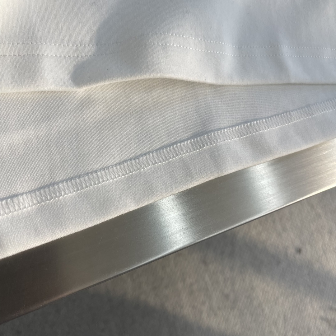 -FEND 2025秋冬系列长袖打底T码数：M-5XL 常规版型抗菌保暖棉。面料布面细腻，延展性强，光泽