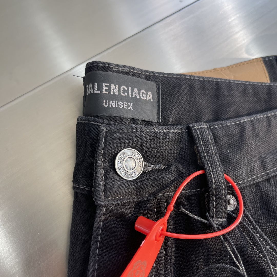 -Balenciag 拼接口袋牛仔裤定制缎蓝赛洛纺牛仔绮料 质感十足 舒适贴肤 以色彩的渐变与碰撞为核心