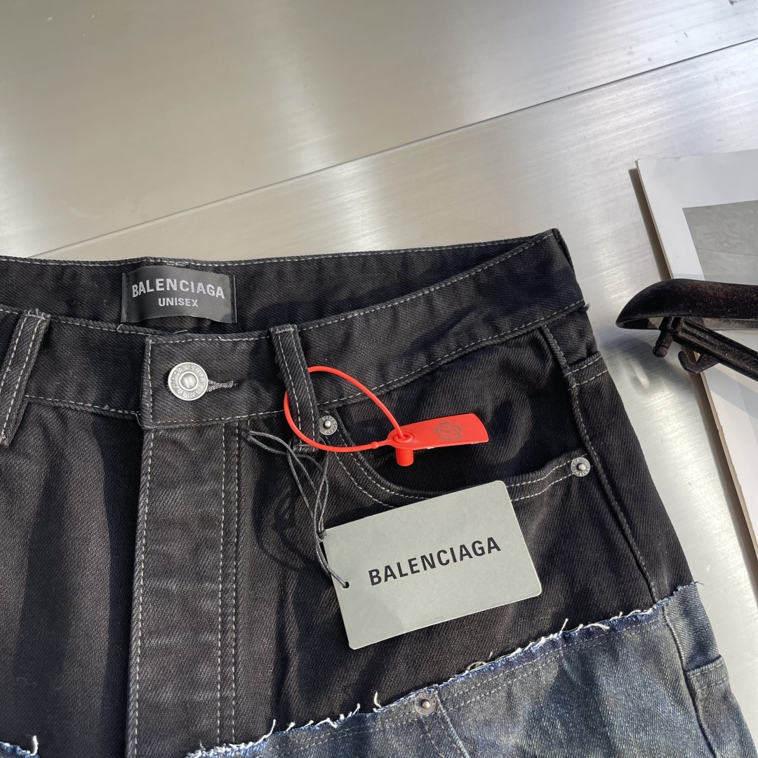 -Balenciag 拼接口袋牛仔裤定制缎蓝赛洛纺牛仔绮料 质感十足 舒适贴肤 以色彩的渐变与碰撞为核心