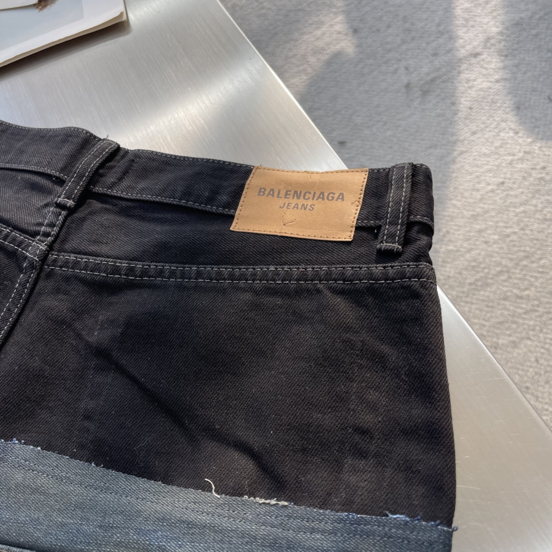 -Balenciag 拼接口袋牛仔裤定制缎蓝赛洛纺牛仔绮料 质感十足 舒适贴肤 以色彩的渐变与碰撞为核心