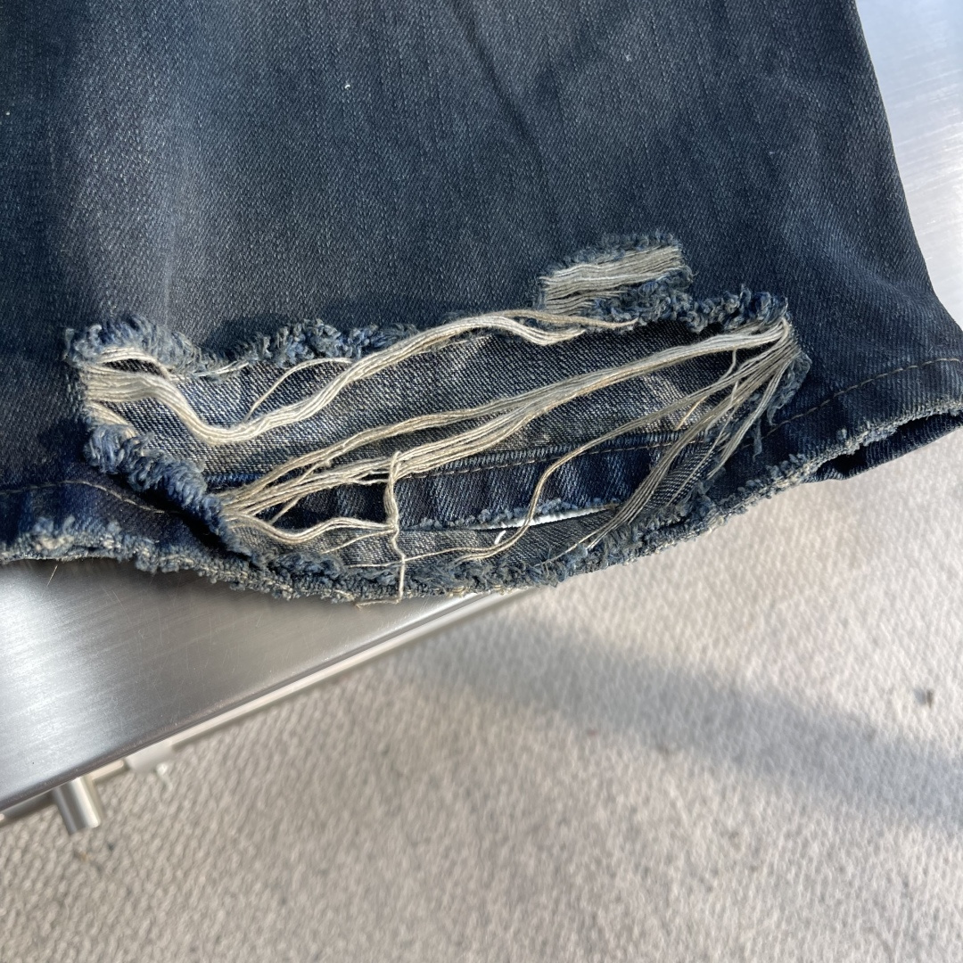 -Balenciag 拼接口袋牛仔裤定制缎蓝赛洛纺牛仔绮料 质感十足 舒适贴肤 以色彩的渐变与碰撞为核心