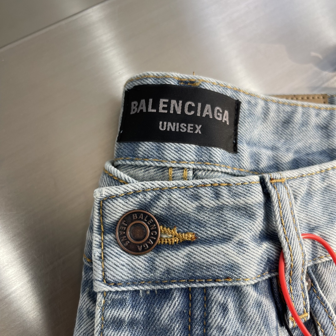 -Balenciag 拼接口袋牛仔裤定制缎蓝赛洛纺牛仔绮料 质感十足 舒适贴肤 以色彩的渐变与碰撞为核心