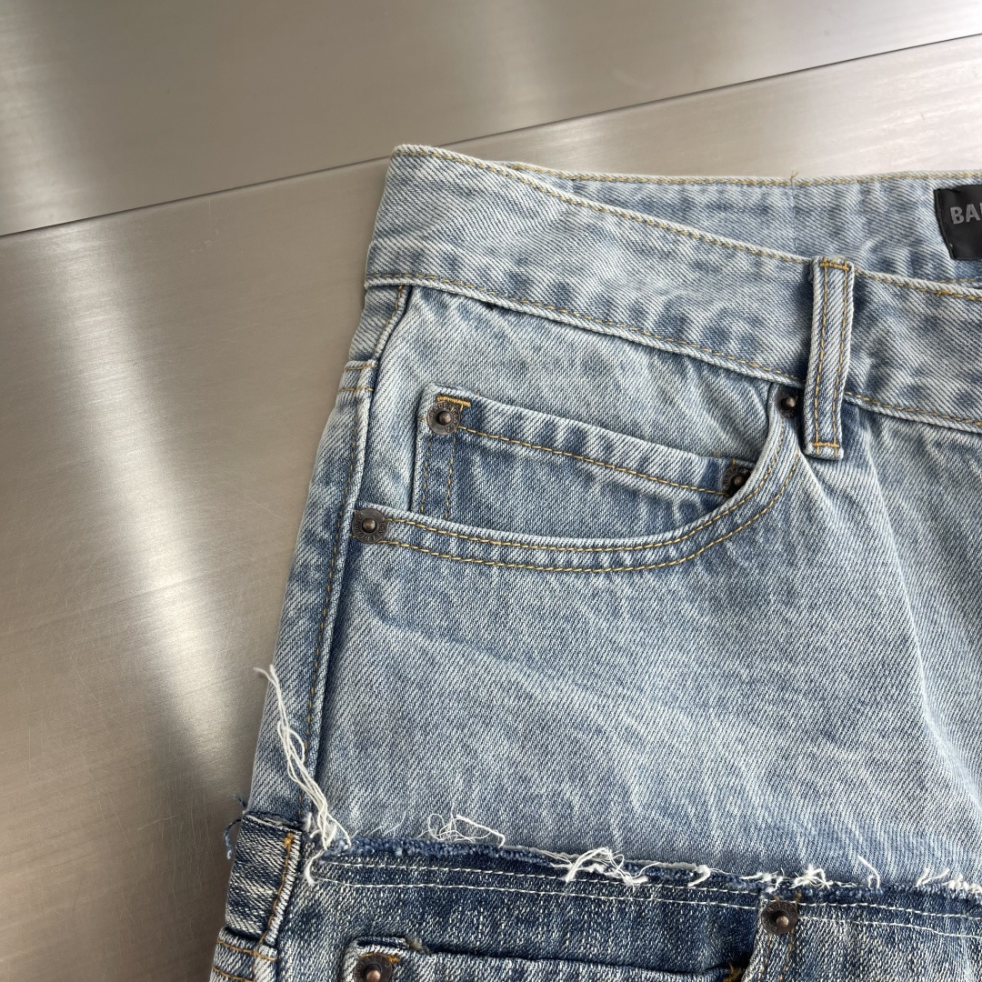 -Balenciag 拼接口袋牛仔裤定制缎蓝赛洛纺牛仔绮料 质感十足 舒适贴肤 以色彩的渐变与碰撞为核心